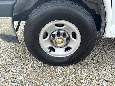 2025 Chevrolet Express Passenger 1LT