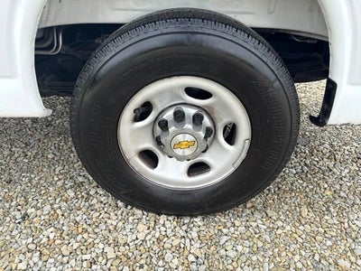 2025 Chevrolet Express Passenger 1LT