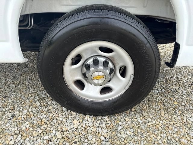 2025 Chevrolet Express Passenger 1LT