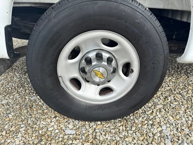 2025 Chevrolet Express Passenger 1LT