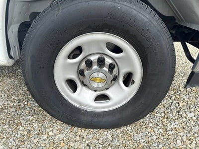 2025 Chevrolet Express Passenger 1LT