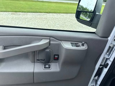 2025 Chevrolet Express Passenger 1LT