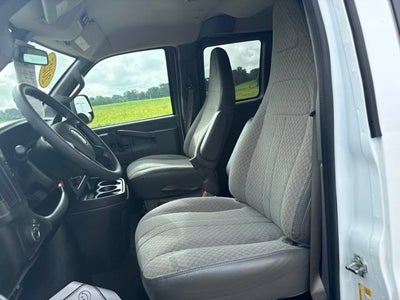 2025 Chevrolet Express Passenger 1LT