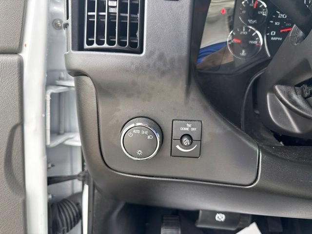 2025 Chevrolet Express Passenger 1LT