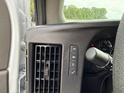 2025 Chevrolet Express Passenger 1LT