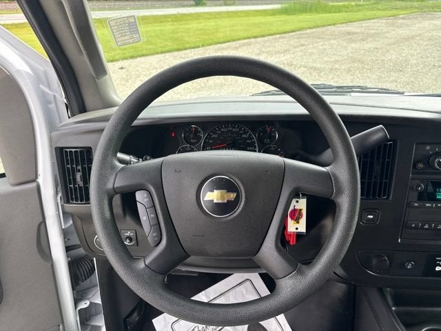 2025 Chevrolet Express Passenger 1LT