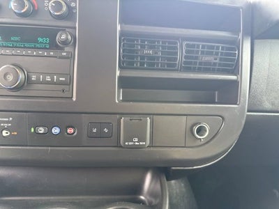 2025 Chevrolet Express Passenger 1LT