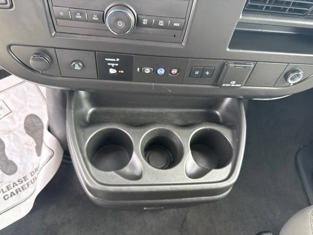 2025 Chevrolet Express Passenger 1LT