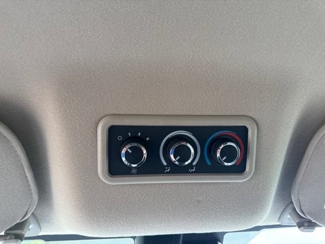 2025 Chevrolet Express Passenger 1LT
