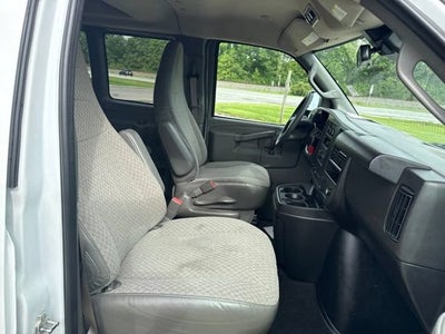 2025 Chevrolet Express Passenger 1LT