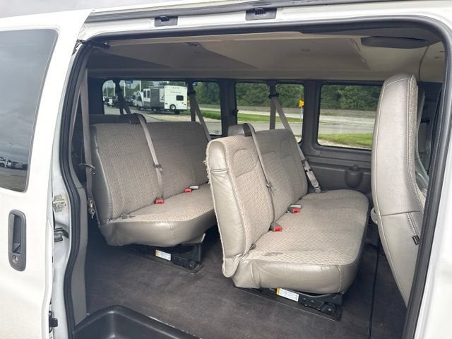 2025 Chevrolet Express Passenger 1LT