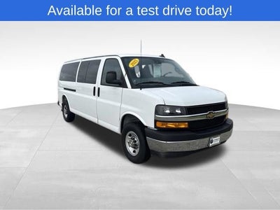 2025 Chevrolet Express Passenger 1LT