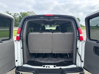 2025 Chevrolet Express Passenger 1LT