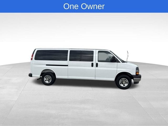 2025 Chevrolet Express Passenger 1LT