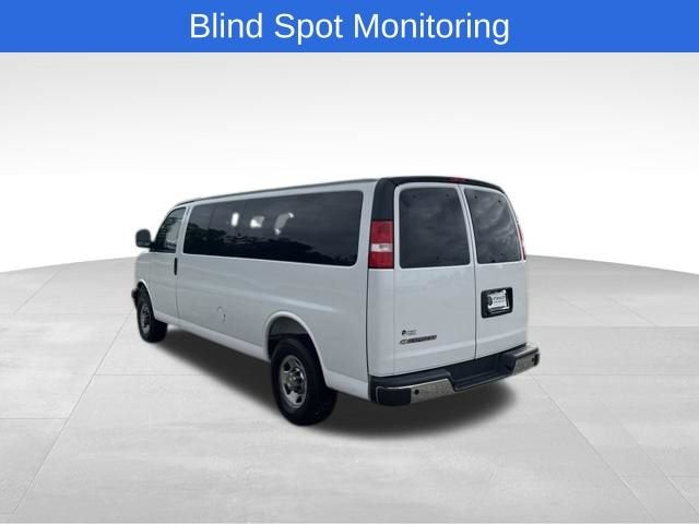 2025 Chevrolet Express Passenger 1LT