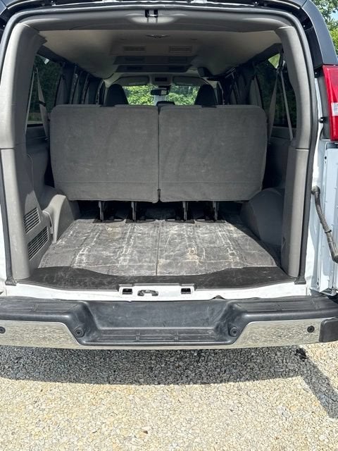 2025 Chevrolet Express Passenger 1LT