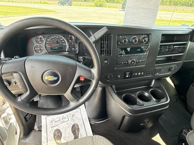 2025 Chevrolet Express Passenger 1LT