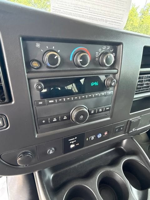 2025 Chevrolet Express Passenger 1LT