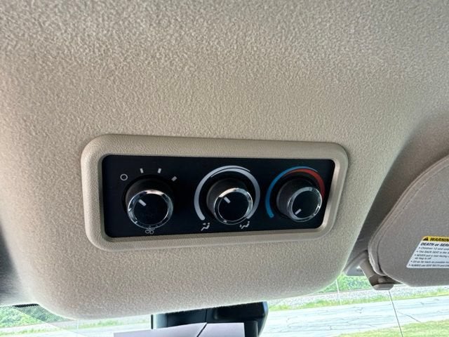 2025 Chevrolet Express Passenger 1LT