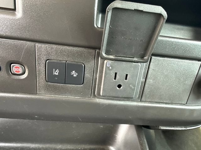 2025 Chevrolet Express Passenger 1LT