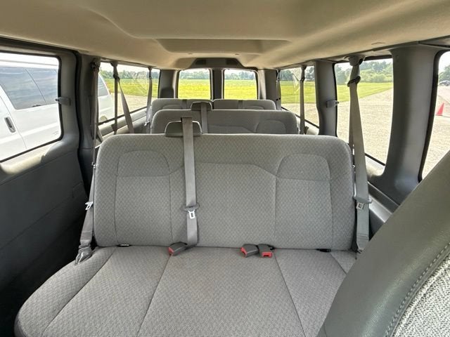 2025 Chevrolet Express Passenger 1LT