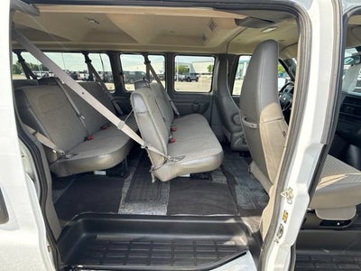 2025 Chevrolet Express Passenger 1LT
