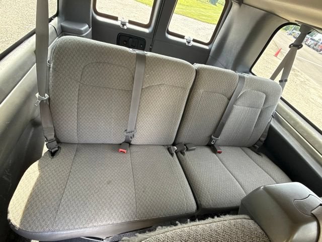 2025 Chevrolet Express Passenger 1LT