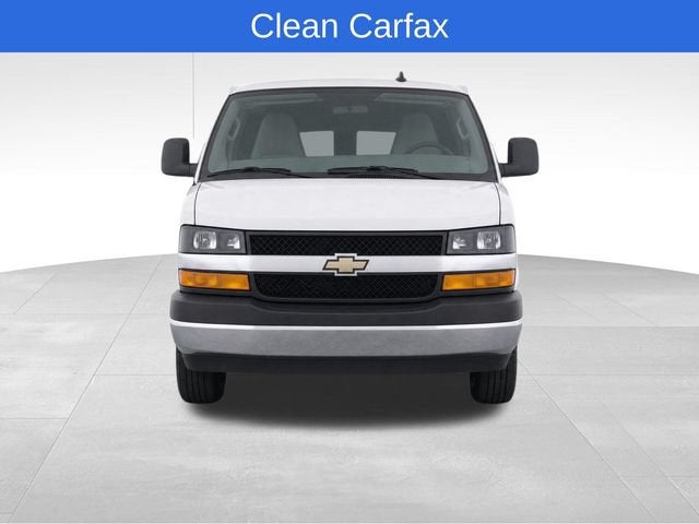 2025 Chevrolet Express Passenger 1LT