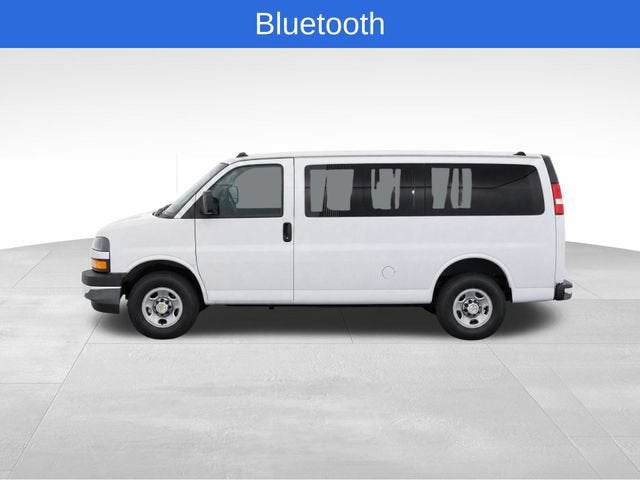 2025 Chevrolet Express Passenger 1LT