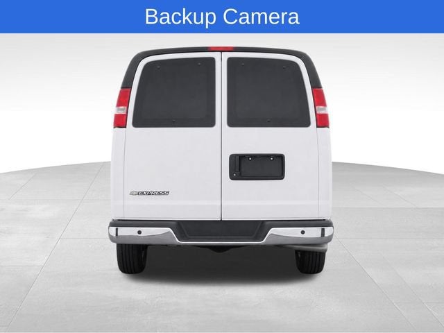 2025 Chevrolet Express Passenger 1LT