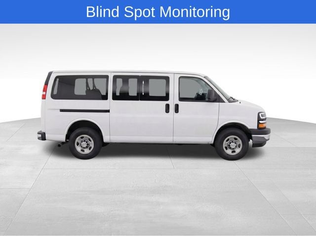 2025 Chevrolet Express Passenger 1LT