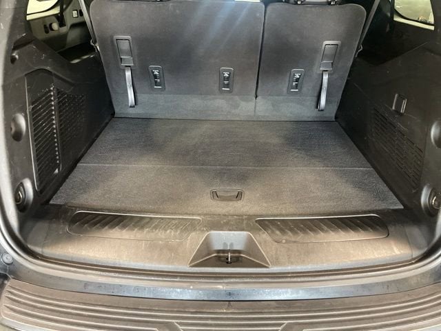 2023 Chevrolet Suburban LS