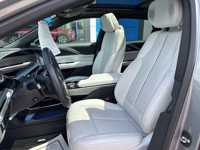 2024 Cadillac LYRIQ Luxury 2