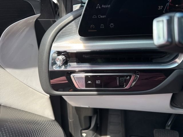 2024 Cadillac LYRIQ Luxury 2