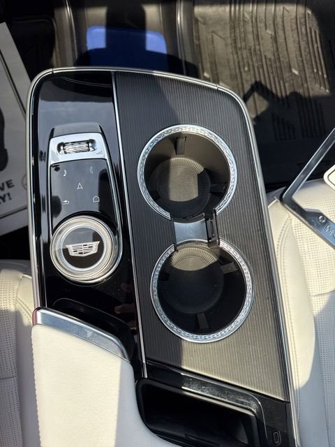2024 Cadillac LYRIQ Luxury 2