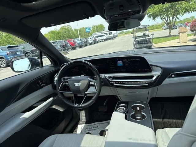 2024 Cadillac LYRIQ Luxury 2