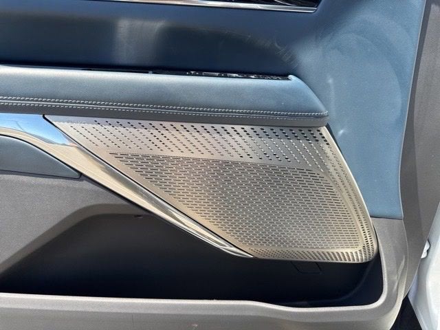 2025 Cadillac ESCALADE IQ Luxury 2