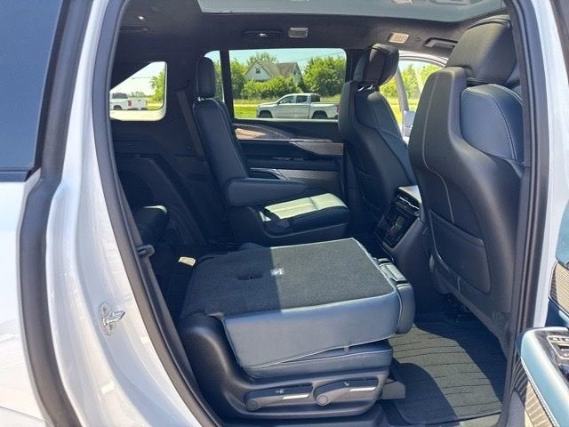 2025 Cadillac ESCALADE IQ Luxury 2