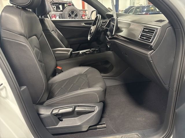 2025 Volkswagen Atlas Cross Sport 2.0T SE w/Technology