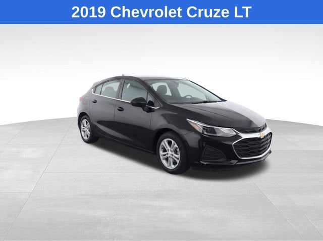 Used 2019 Chevrolet Cruze LT with VIN 3G1BE6SM3KS558314 for sale in McCordsville, IN