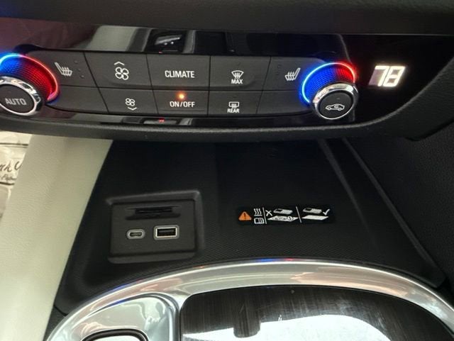2023 Buick Enclave Essence