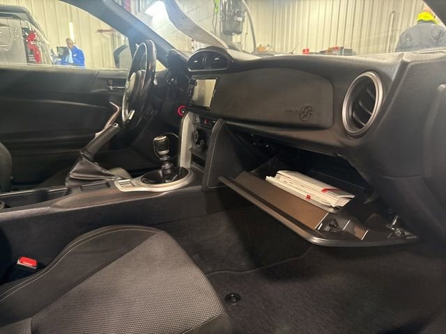 2017 Toyota 86 2DR CPE MT