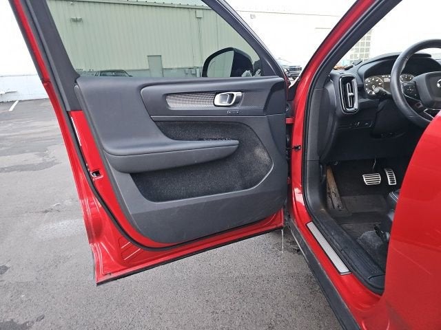 2021 Volvo XC40 R-Design