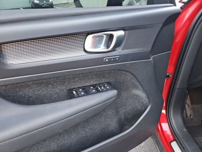 2021 Volvo XC40 R-Design