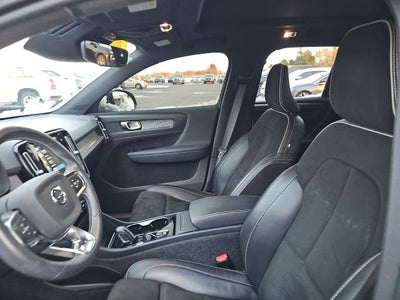 2021 Volvo XC40 R-Design