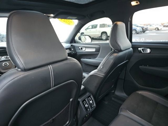 2021 Volvo XC40 R-Design