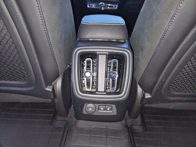 2021 Volvo XC40 R-Design