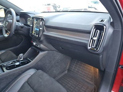 2021 Volvo XC40 R-Design