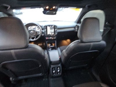 2021 Volvo XC40 R-Design