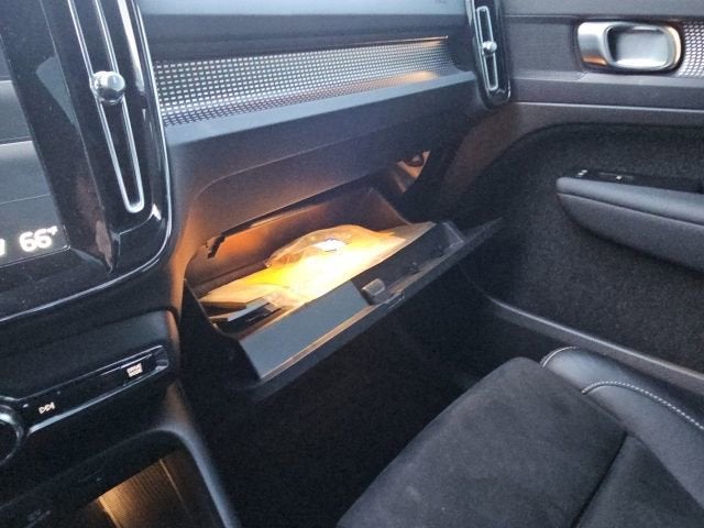 2021 Volvo XC40 R-Design